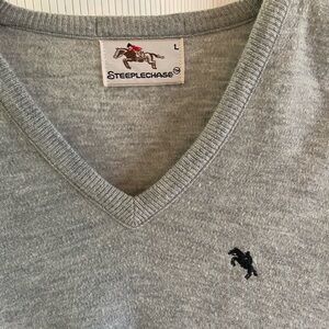 Men's Gray V-Neck steeplechase VINTAGE  pullover Sweater L